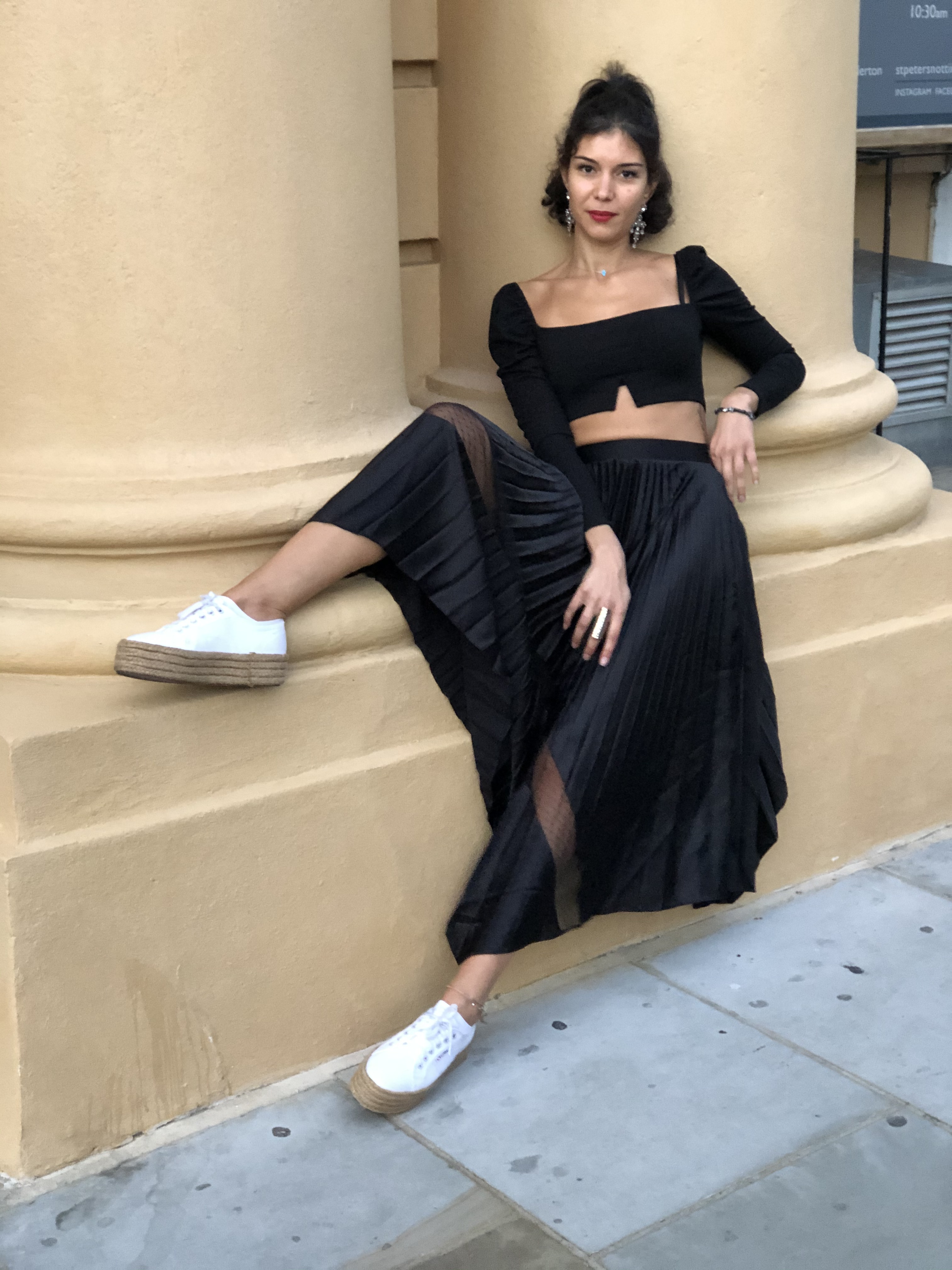 Do you know an intuitive/psychic, formally trained nutritional therapist who can practice medical astrology too? I do. Me.